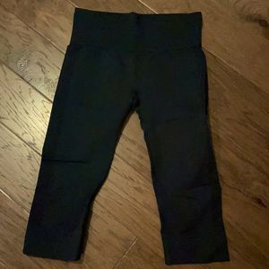 LuLuLemon High Waisted seamless Capri Leggings